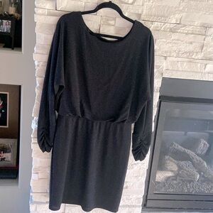 Jessica Howard black with hints of sparkle blouson dress. Lined. 3/4 sleeves. 10